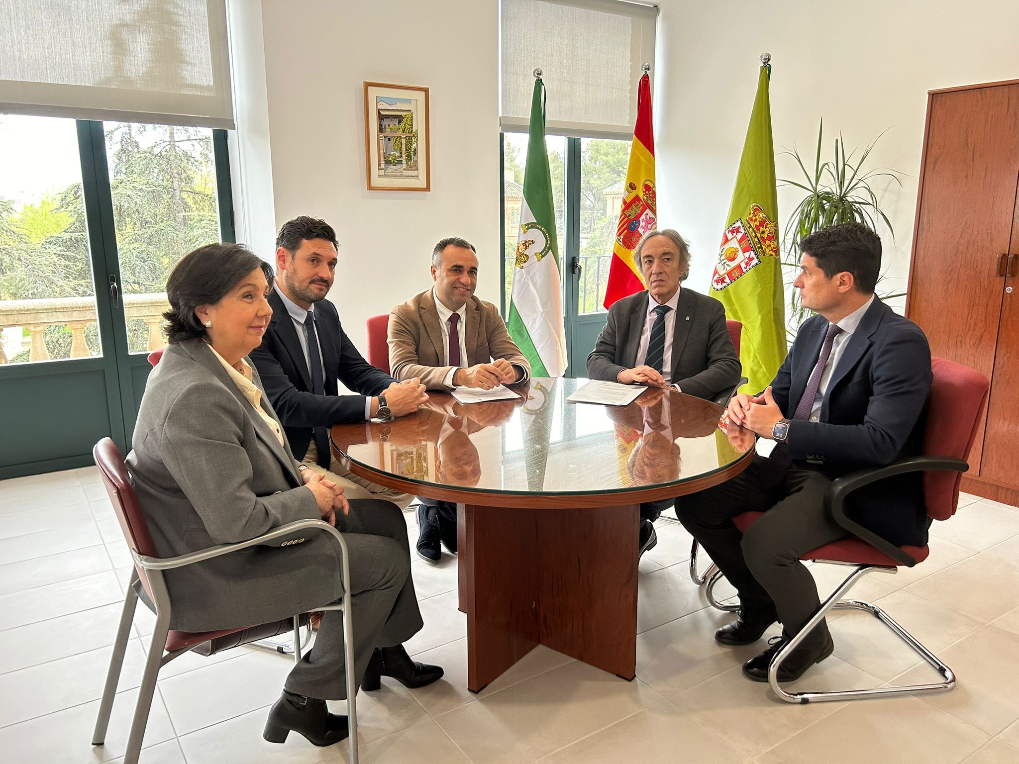 La Diputación de Granada y el SAS plantean dos nuevos acuerdos para vincular los depósitos de medicamentos de los Centros Sociales en Armilla y Ogíjares al San Cecilio
